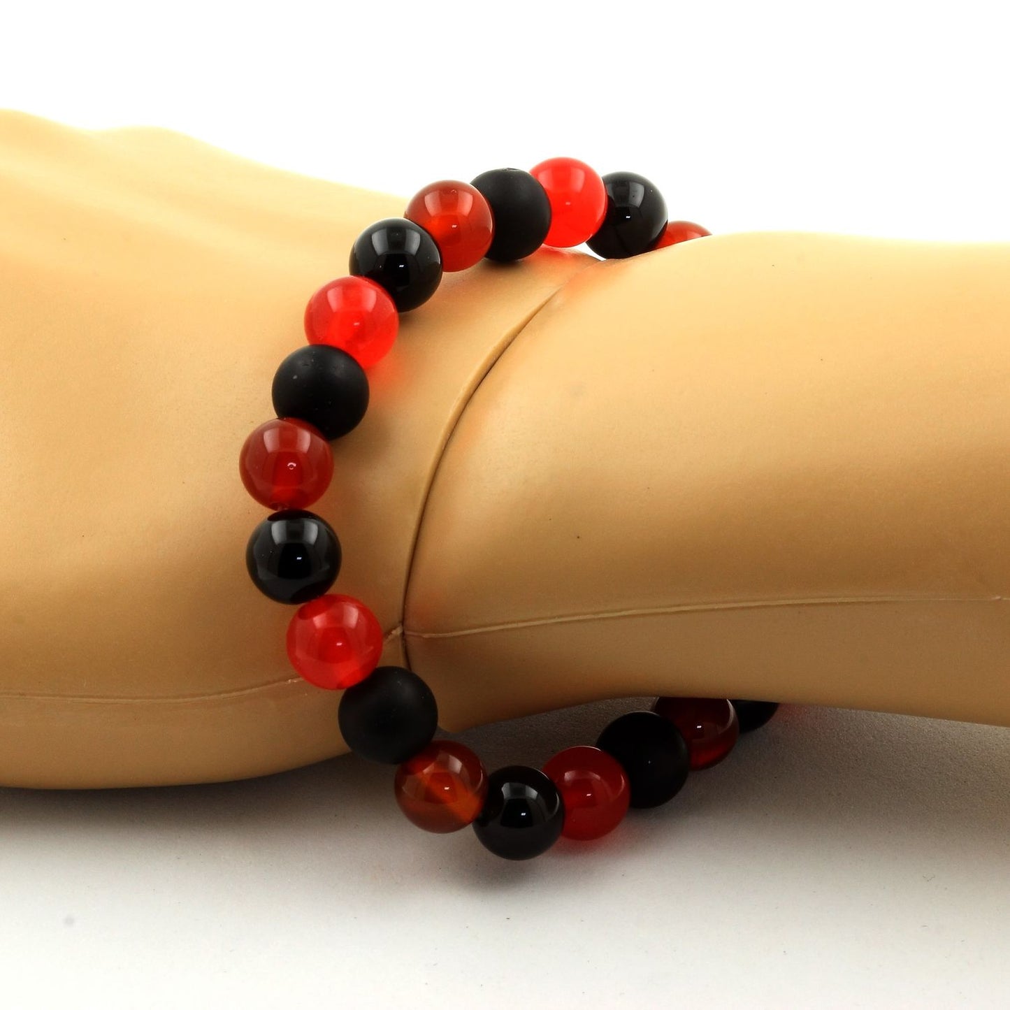 Agate noire + Calcédoine rouge + Agate Rouge + Onyx noir mat. Bracelet en Perles naturelles