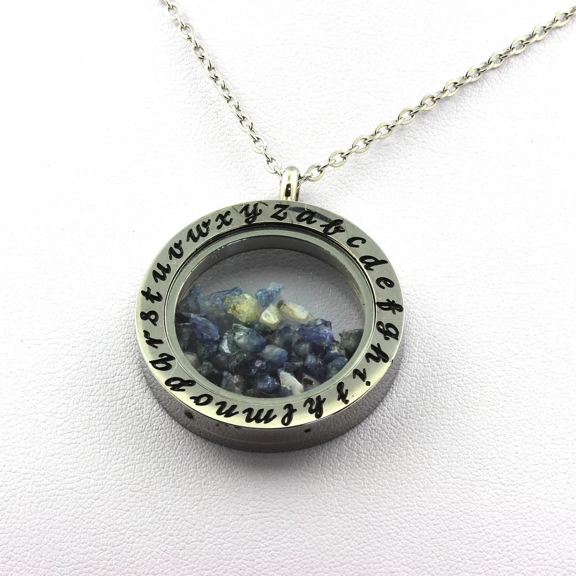 Collier Benitoite brut modèle Alphabet