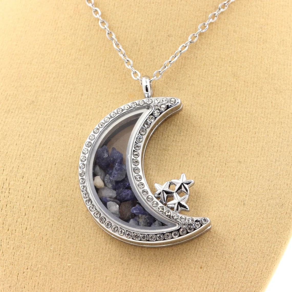 Collier Benitoite brut modèle Lune