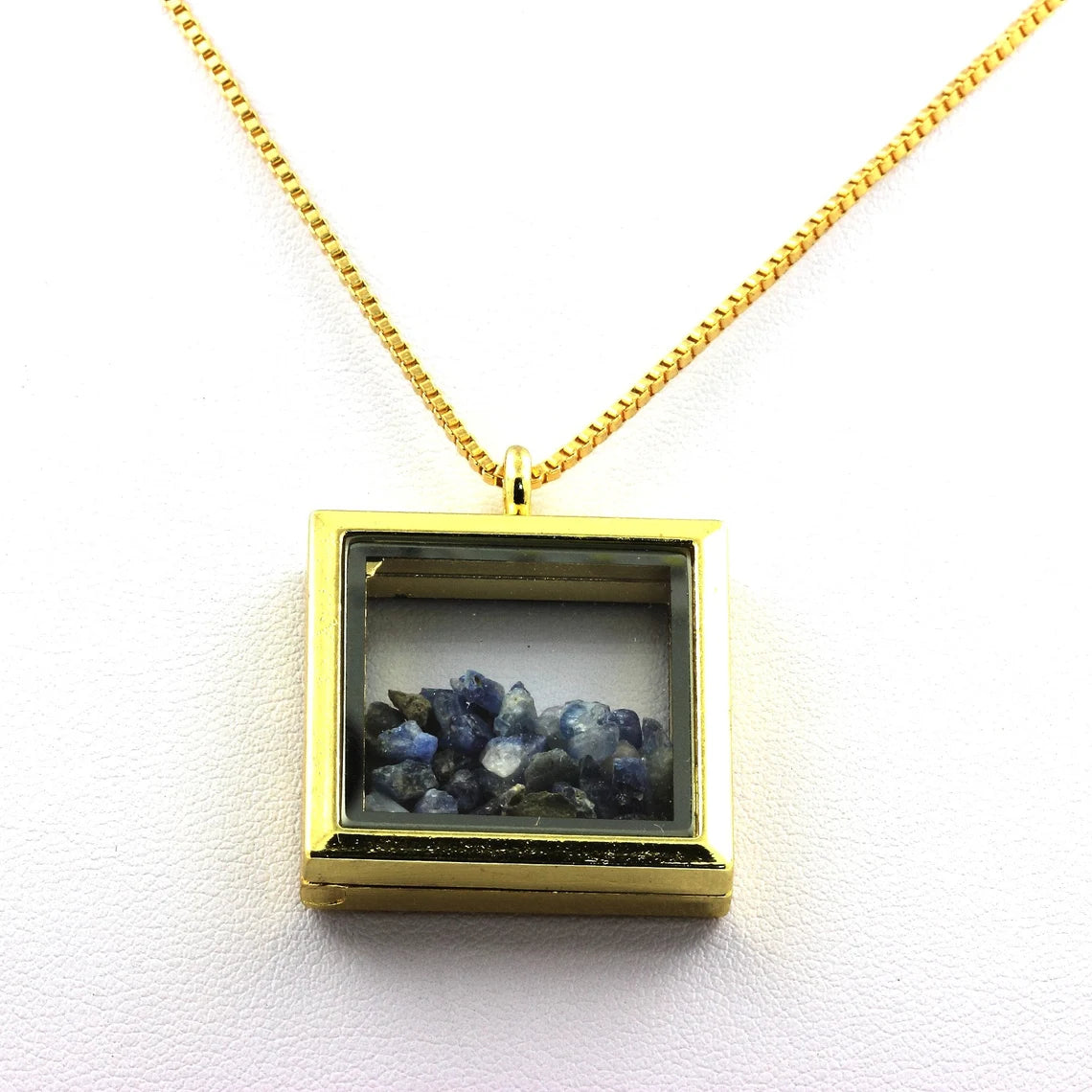 Collier Benitoite naturels modèle carré
