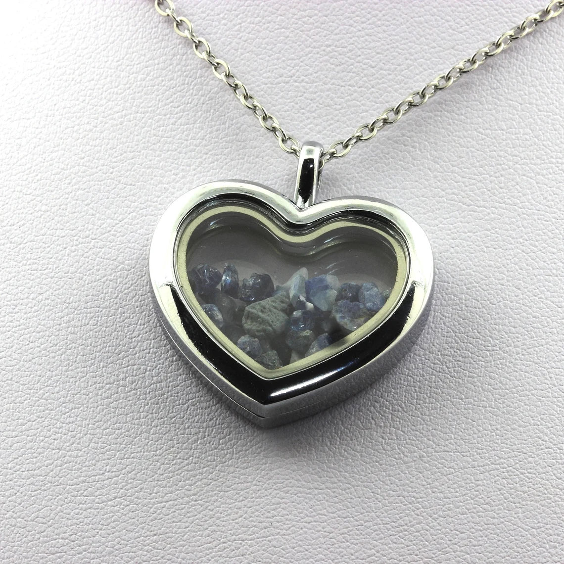 Collier Benitoite brut modèle coeur