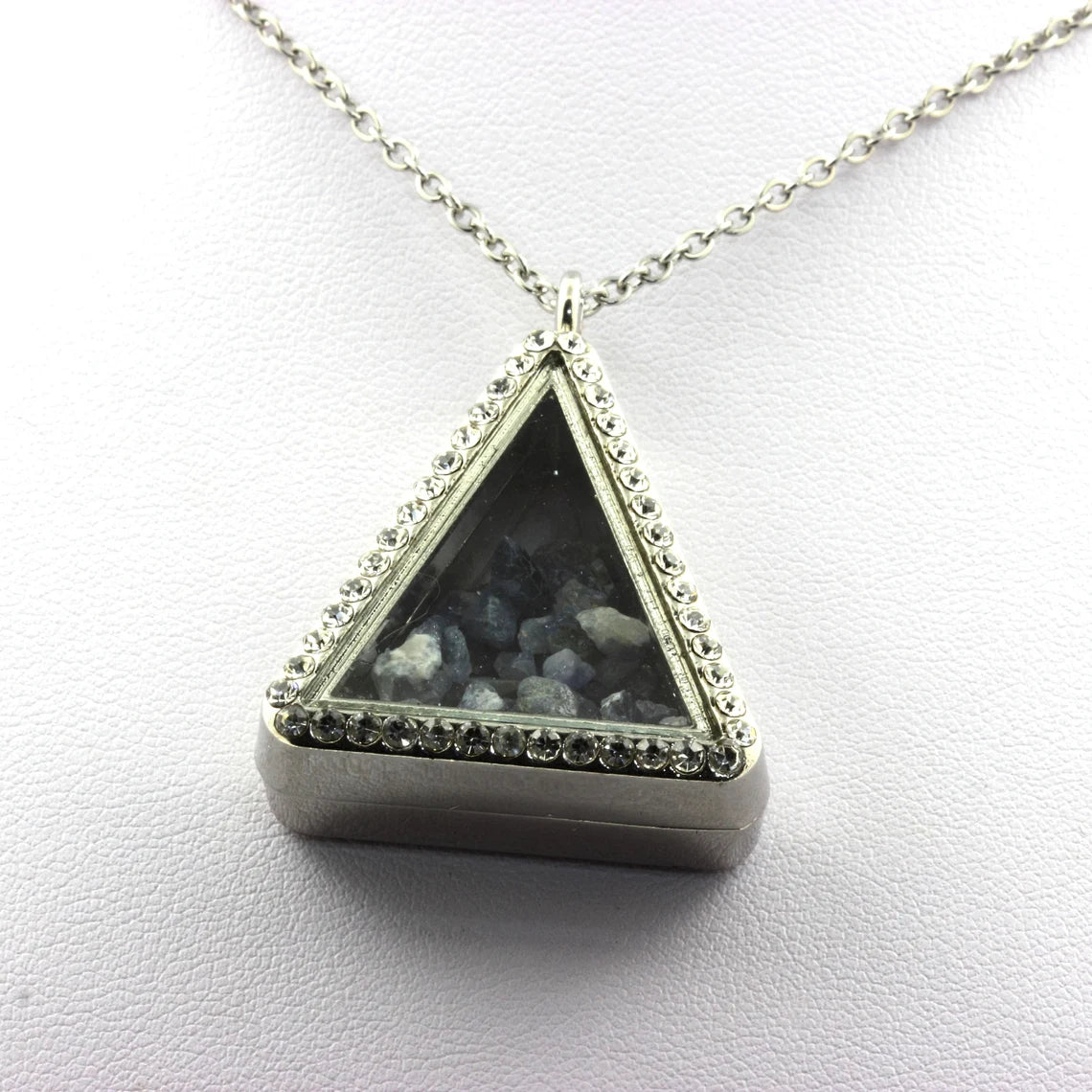 Collier Benitoite brut modèle triangle