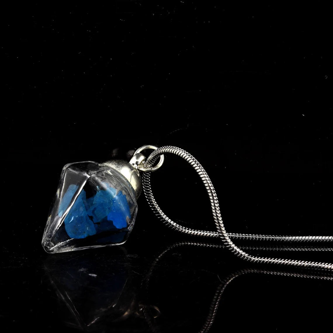 Collier Apatite bleu neon modèle diamant