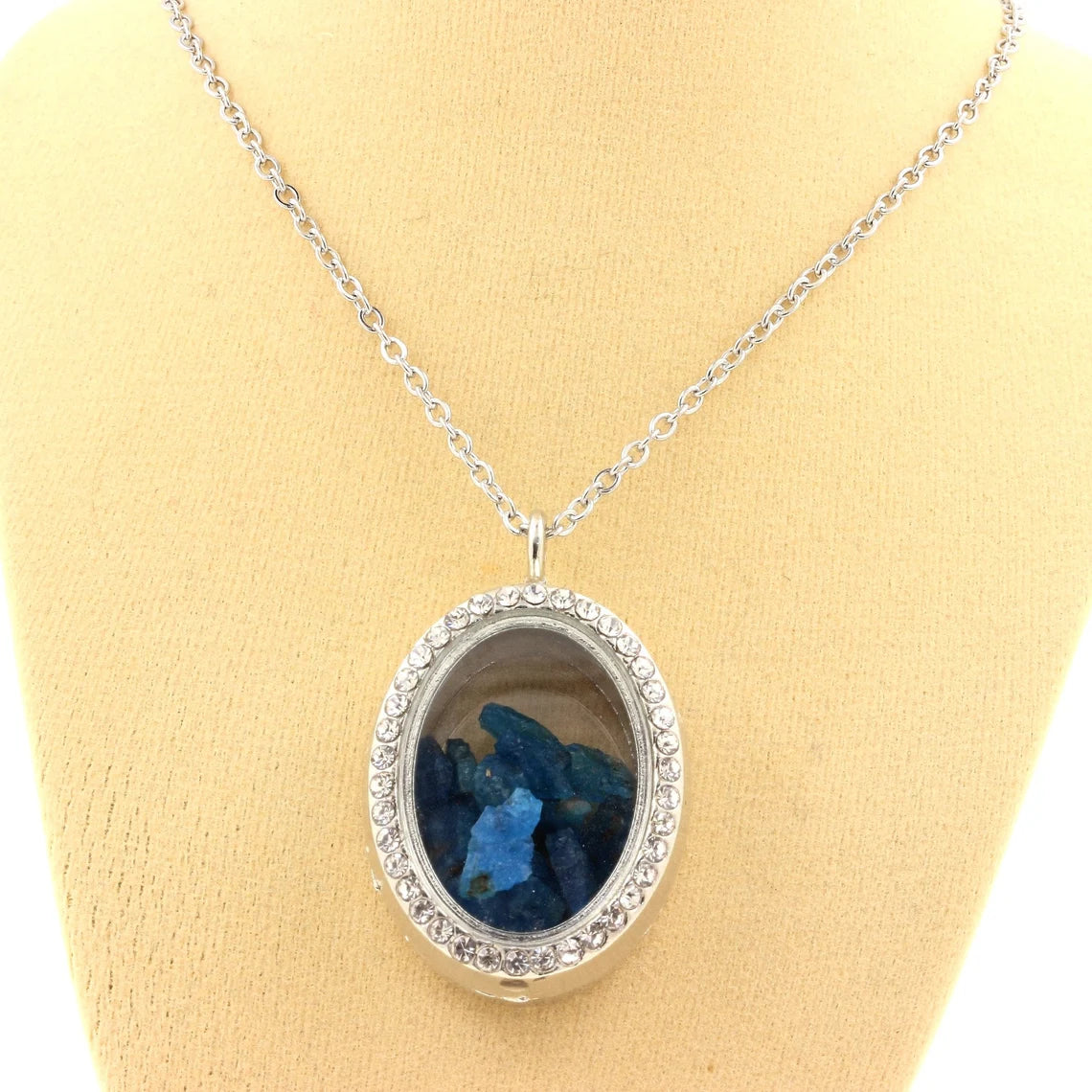 Collier Apatite bleu neon modèle ovale
