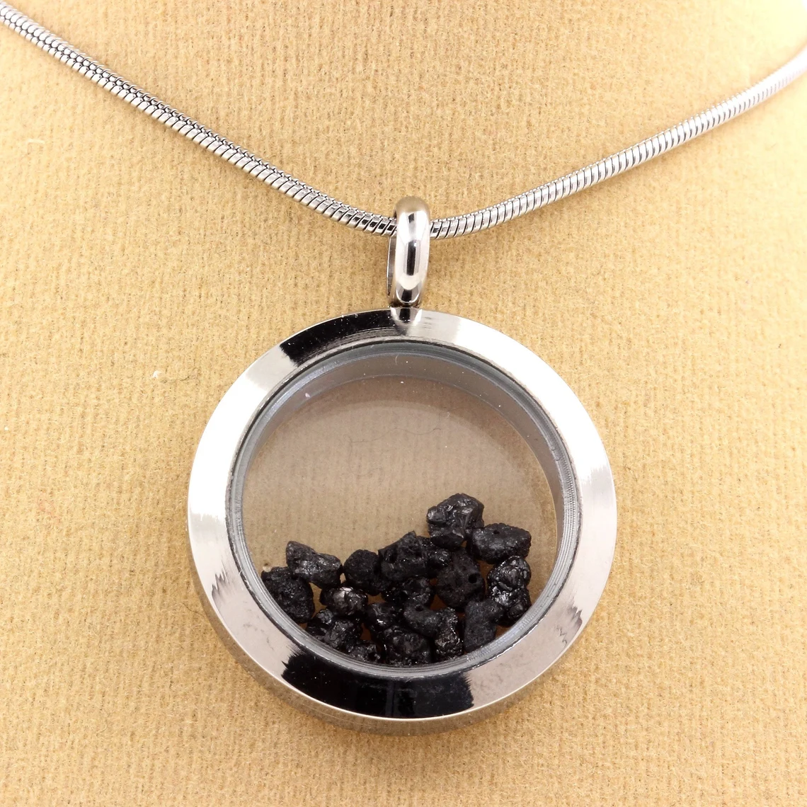Collier Diamant noir Modèle Médaillon
