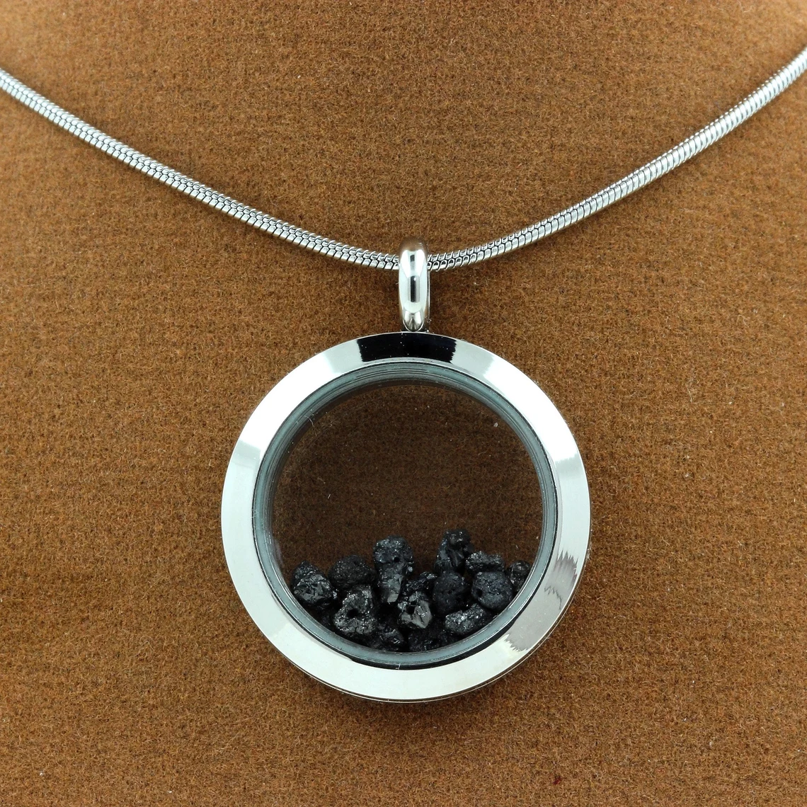 Collier Diamant noir Modèle Médaillon