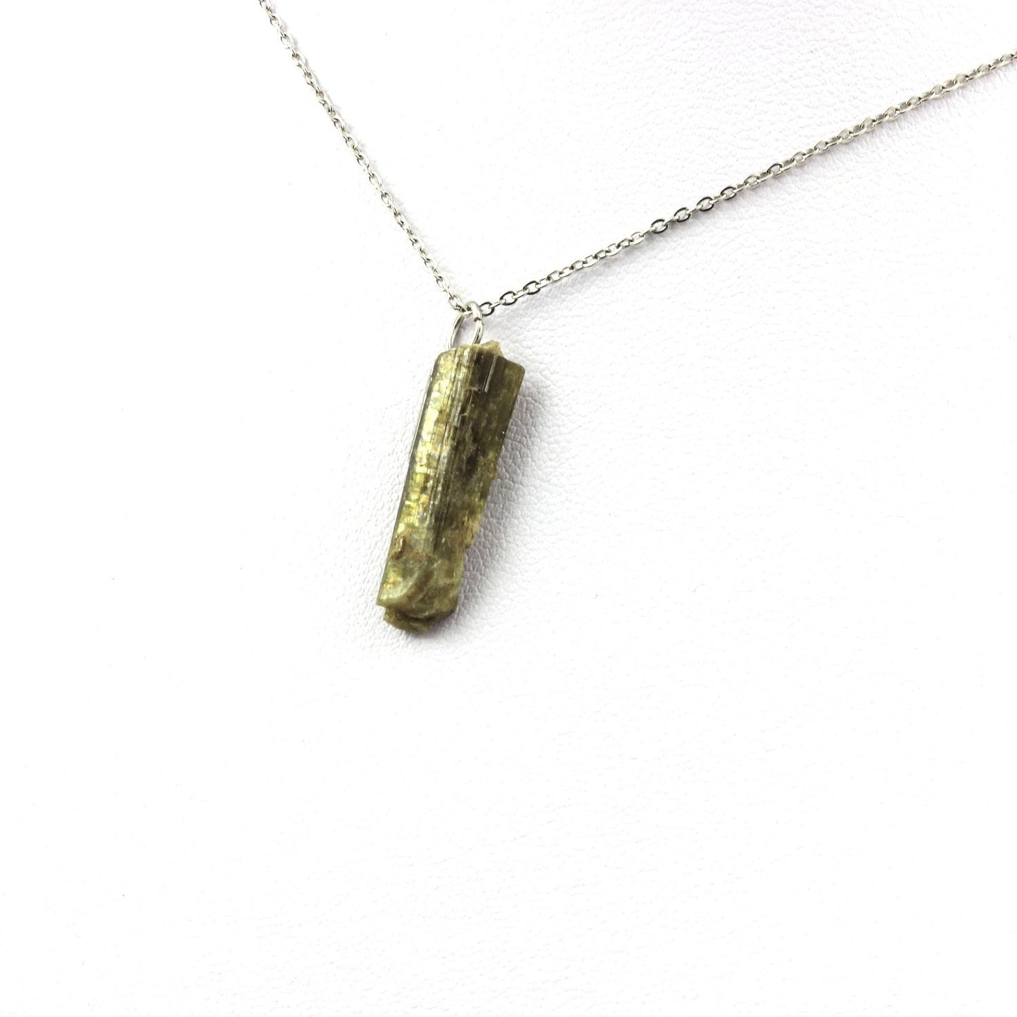 Collier Epidote brut