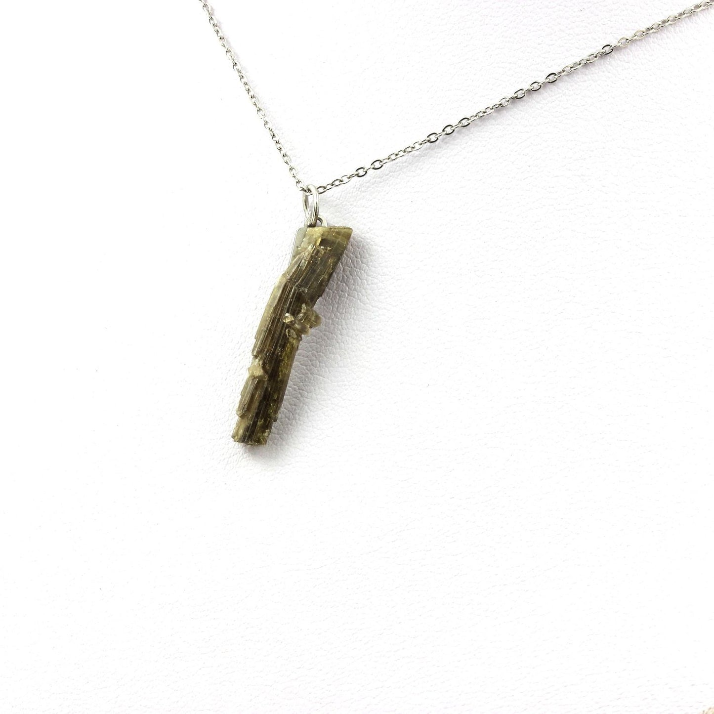 Collier Epidote brut