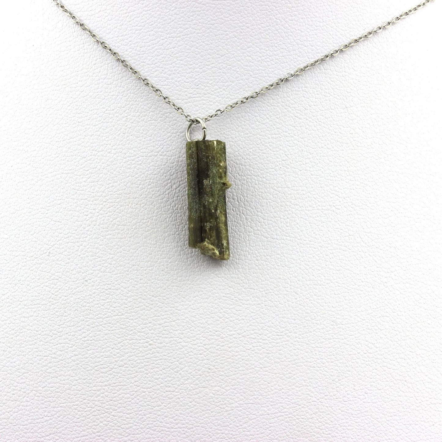 Collier Epidote brut