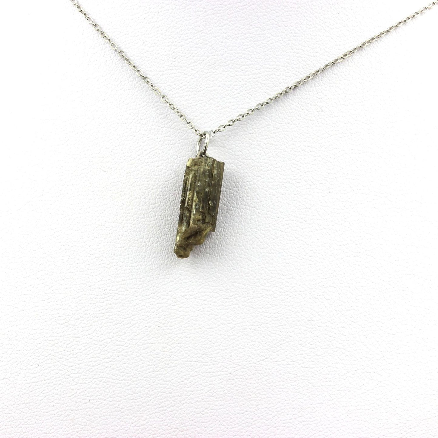 Collier Epidote brut