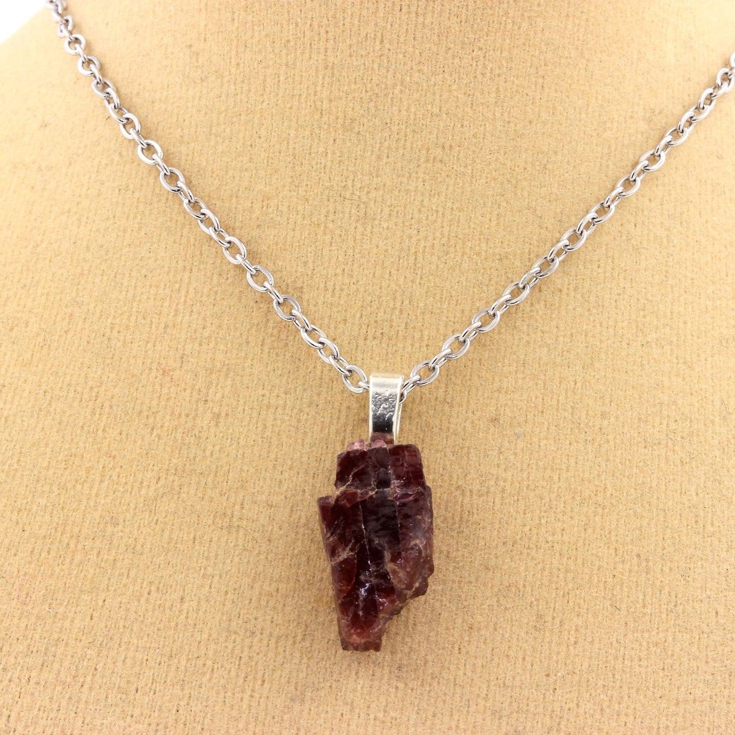 Collier Grenat Rhodolite brut