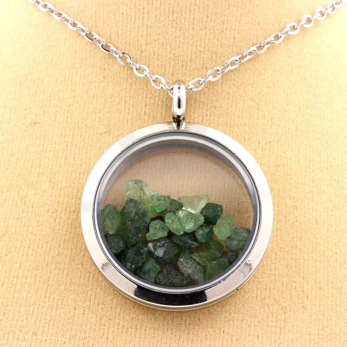 Collier Grenat Tsavorite Modèle Médaillon