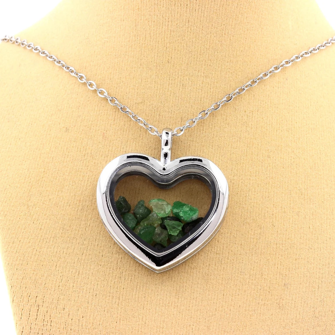 Collier Grenat Tsavorite brut modèle coeur