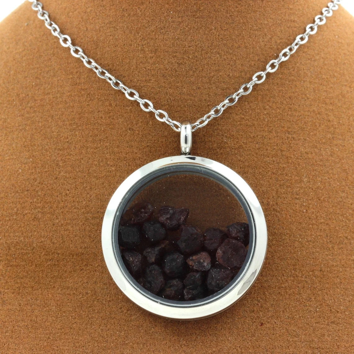 Collier Grenat Modèle Médaillon
