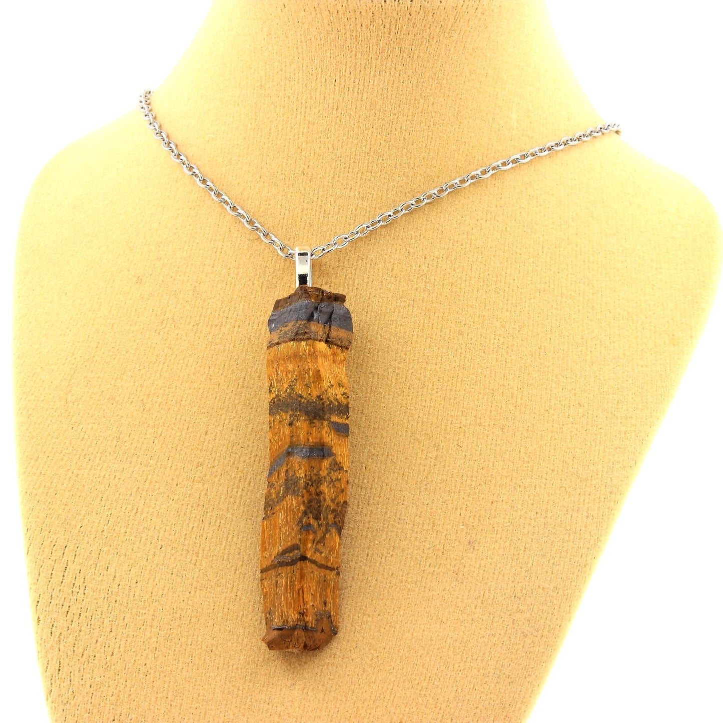 Collier Oeil de Tigre. 41.45 carats. Northern Cape, Afrique du sud