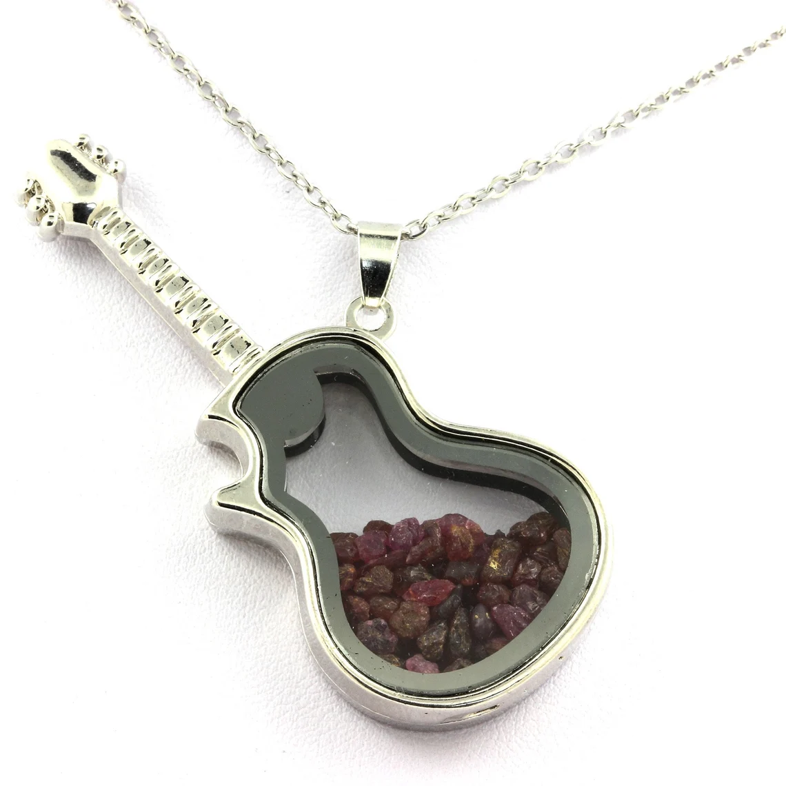 Collier Rubis naturels modèle guitare