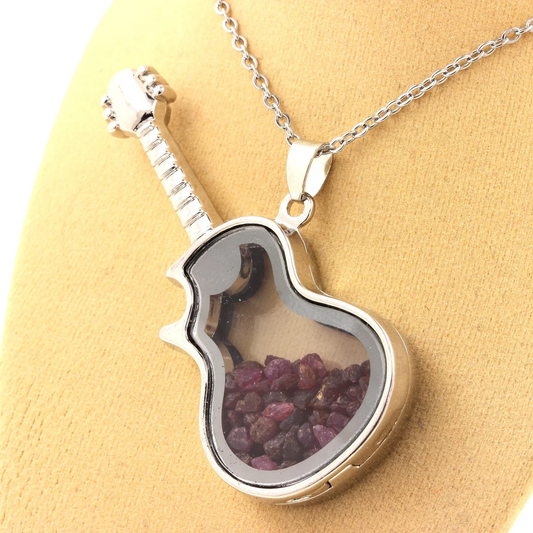 Collier Rubis naturels modèle guitare