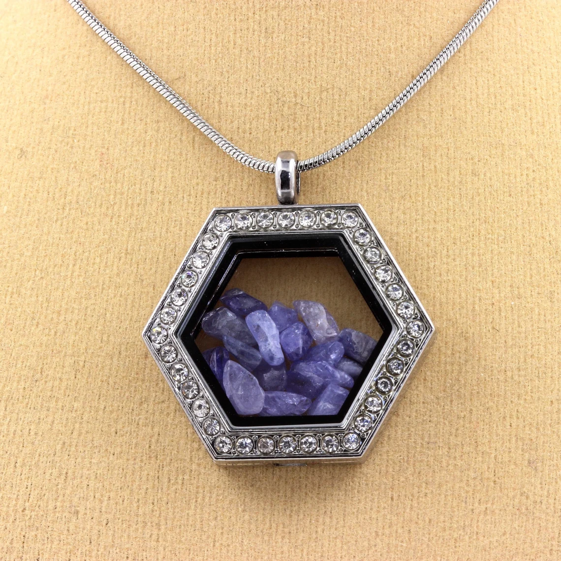 Collier Tanzanite brut modèle Hexagone