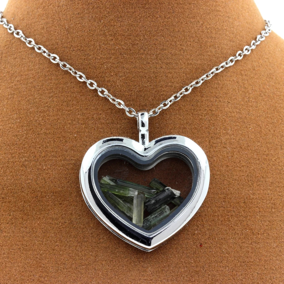 Collier Tourmaline verte brut modèle coeur