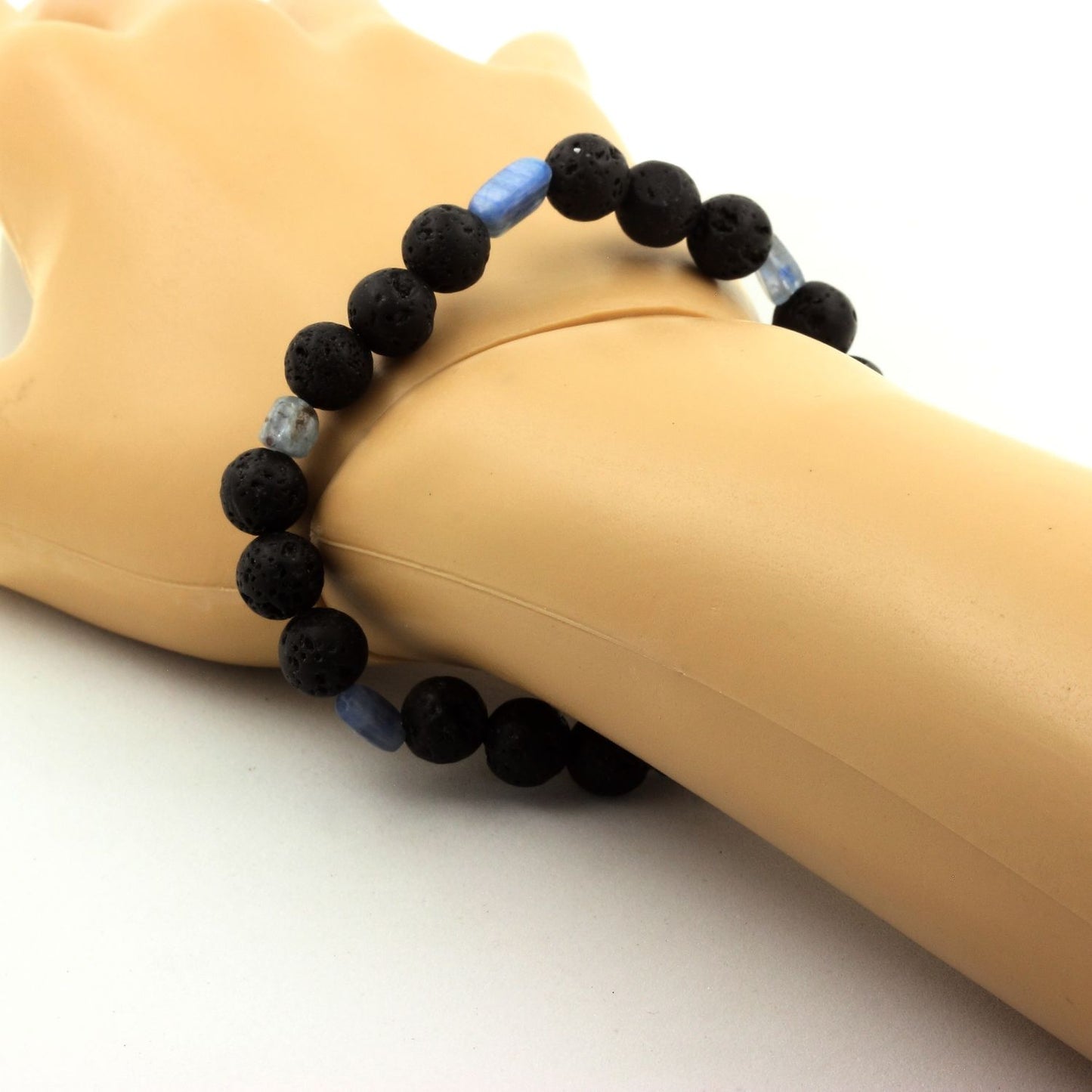 Cyanite bleu du Brésil + Perles Lave. Bracelet Perles naturelles