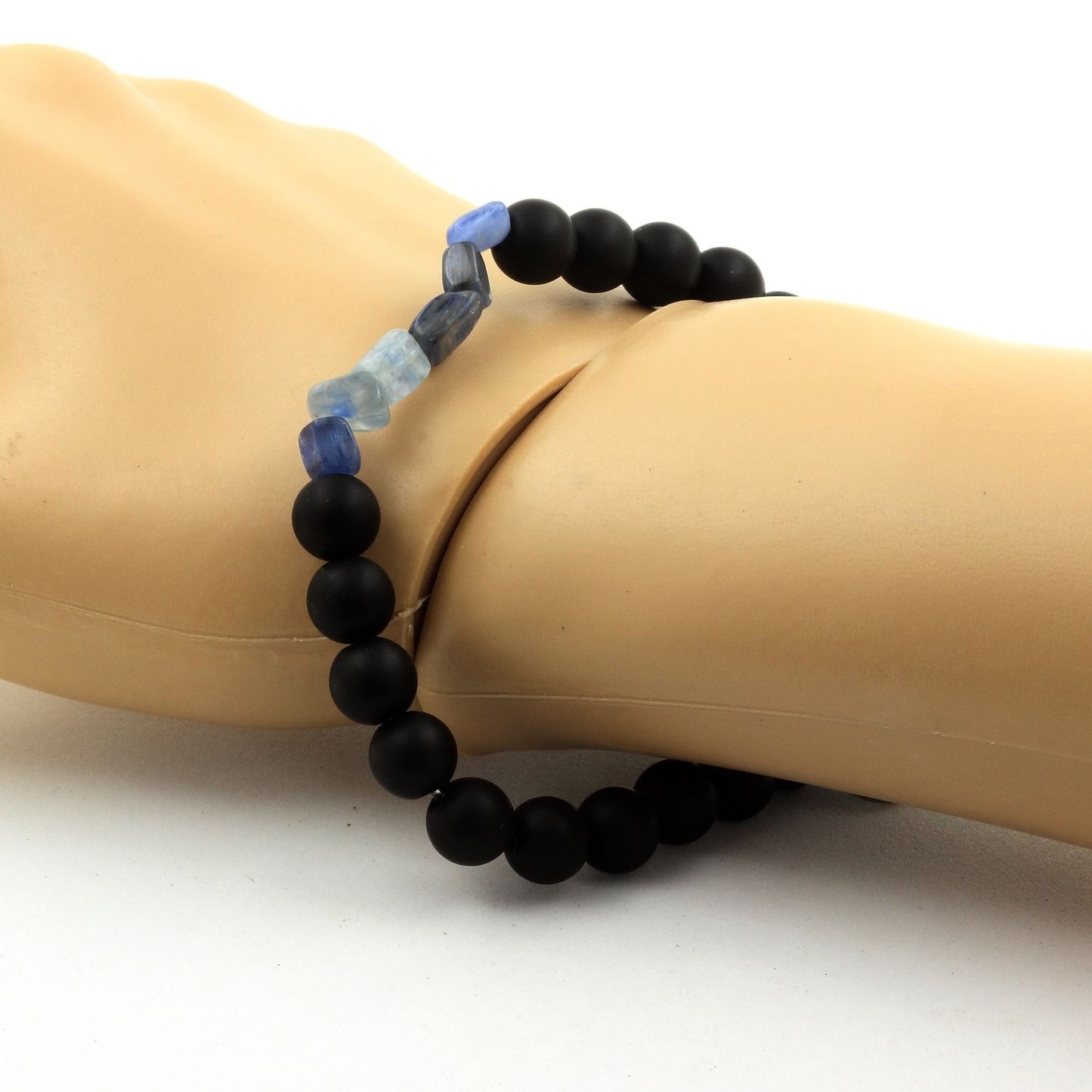 Cyanite bleu du Brésil + Perles Onyx noir mat. Bracelet Perles