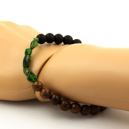 Diopside du Brésil + Perles Onyx noir mat + bois. Bracelet Perles