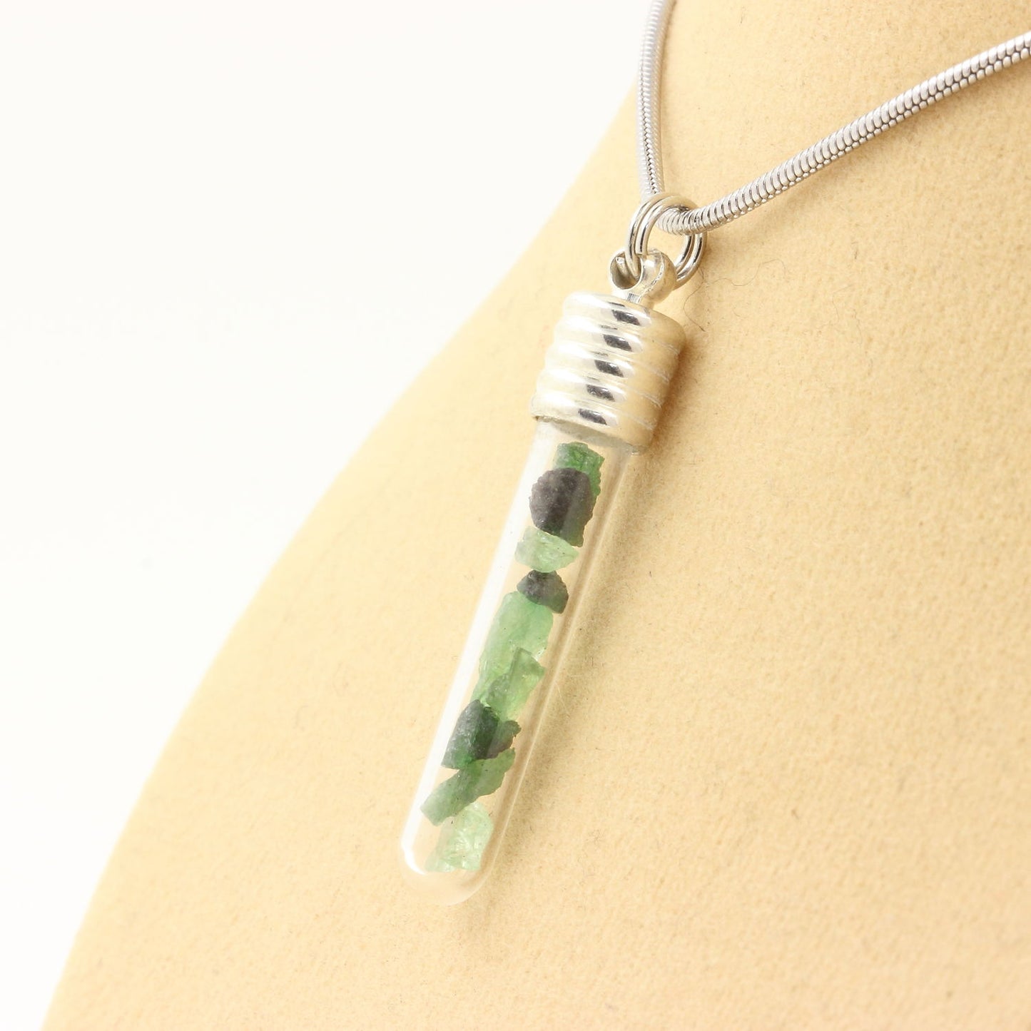 Collier Grenat Tsavorite modèle tube et spirale