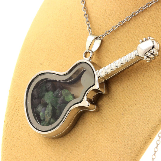 Collier Grenat Tsavorite naturels modèle guitare