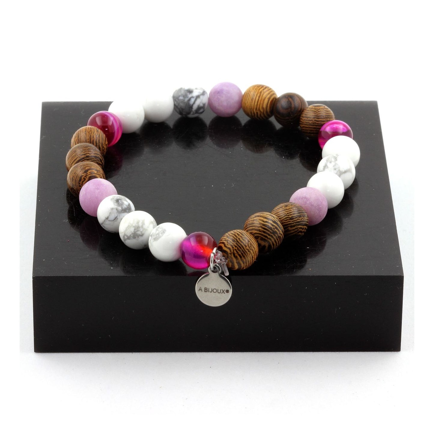 Howlite + Agate rubanée rose + Mica violet mat + bois. Bracelet en Perles naturelles