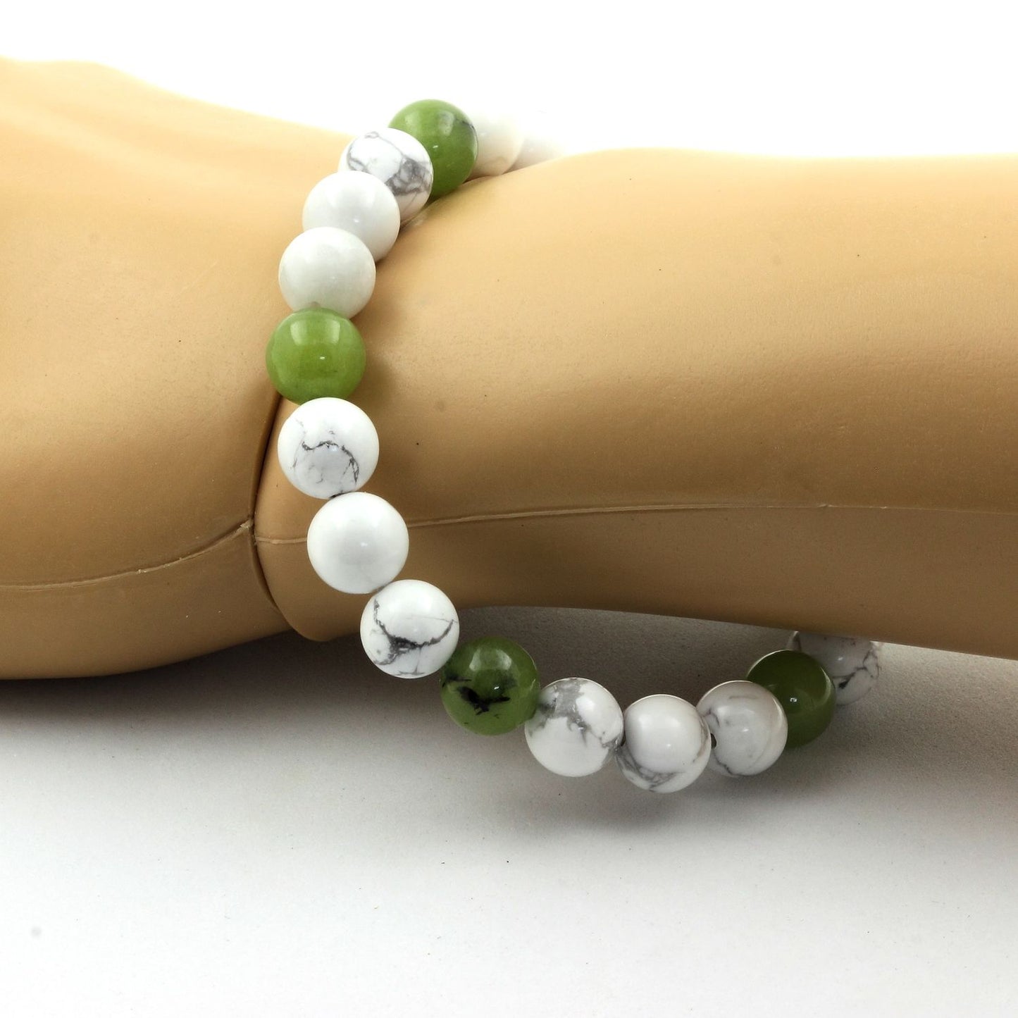 Howlite + Jade. Bracelet en Perles naturelles