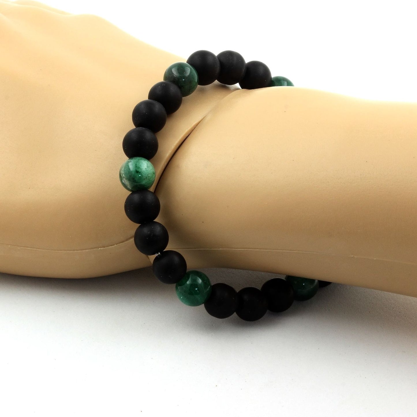 Onyx noir mat + Mica vert en provenance de Tanzanie. Bracelet Perles naturelles