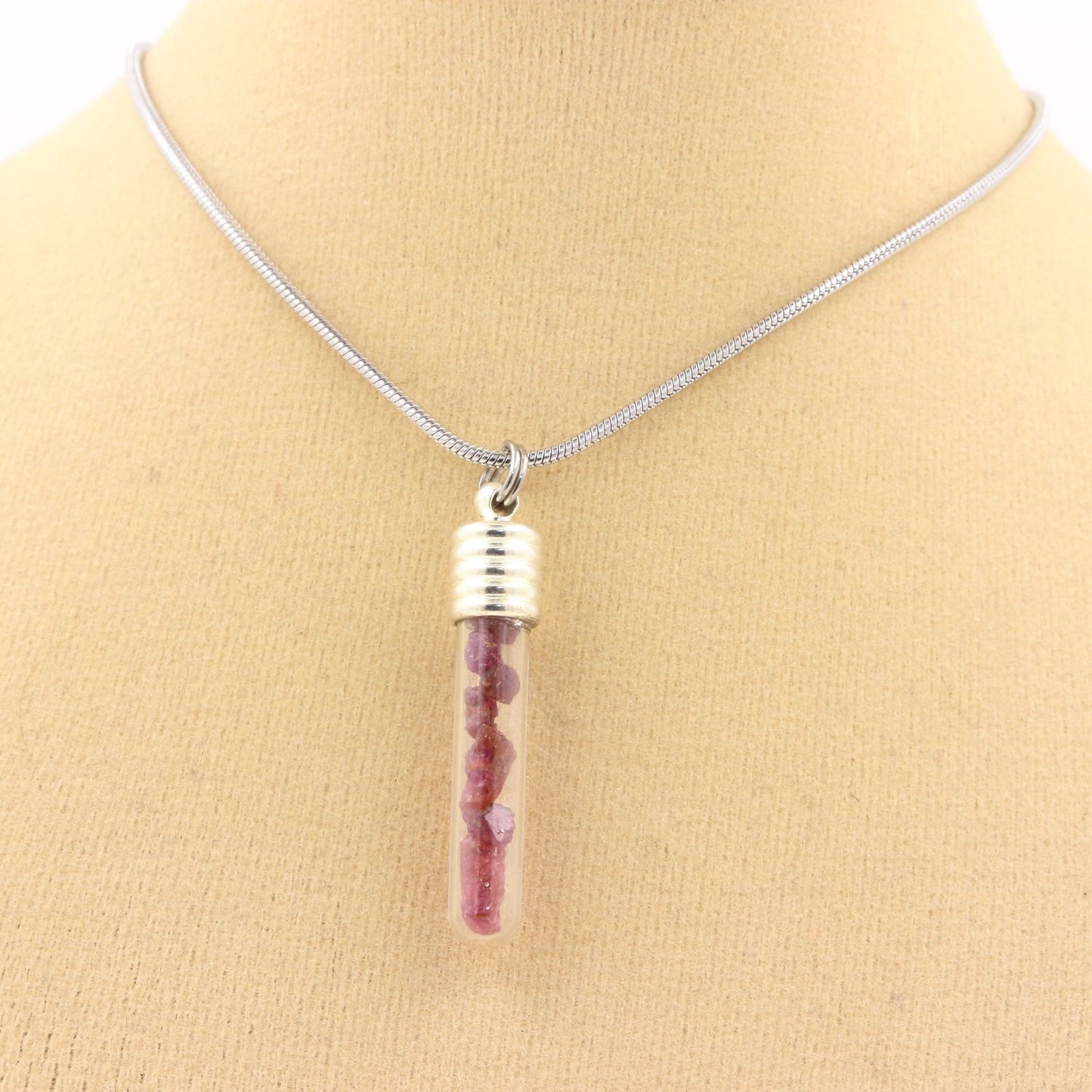 Collier Rubis brut modèle tube et spirale