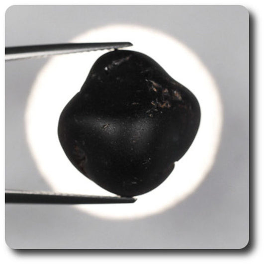 Grenat Almandin. 38.53 carats. Afrique