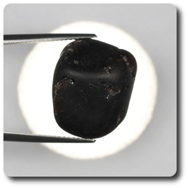 Grenat Almandin. 39.51 carats. Afrique