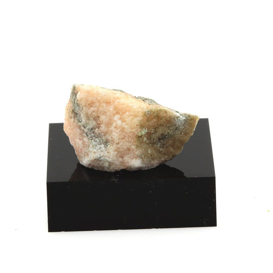 Hydromagnesite. 28.90 carats. Kilmar, Québec, Canada