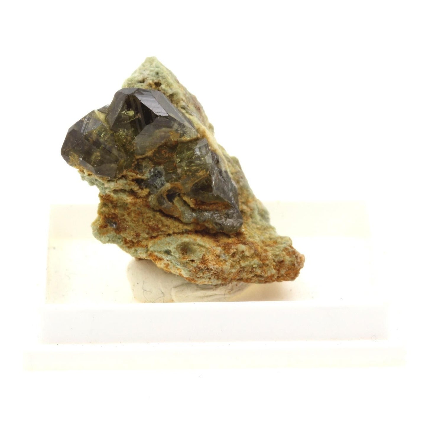 Grenat Andradite Topazolite. 40.0 carats. Antetezambato, province de Antsiranana, Madagascar