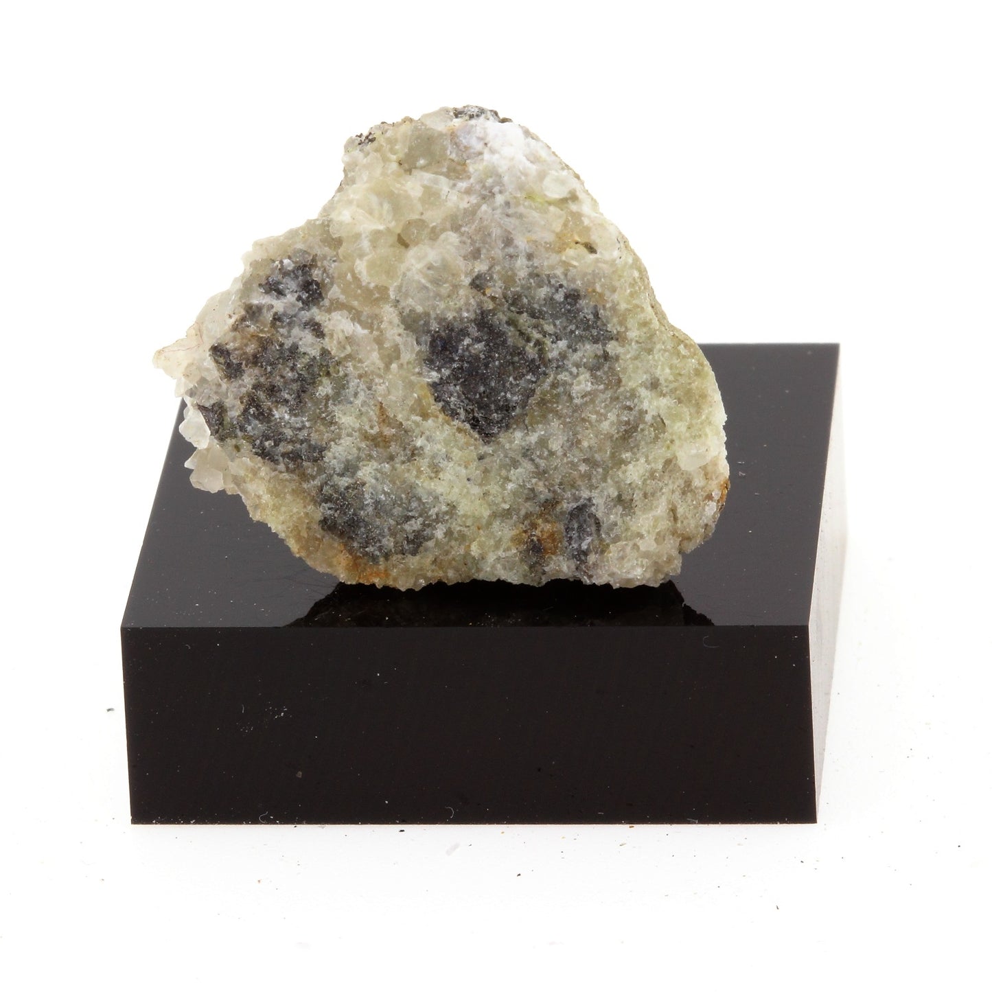 Niocalite, 33.0 carats, Oka, Québec, Canada
