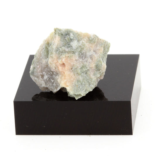 Marbre Calcite. 25.9 carats. Lanark, Ontario, Canada