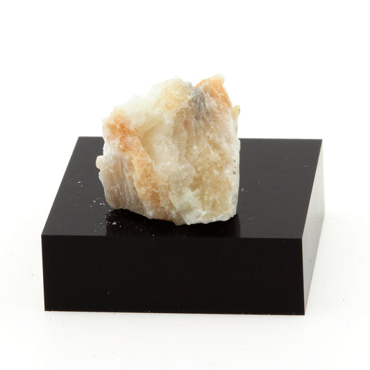 Microcline. 21.3 carats. Buckingham, Québec, Canada