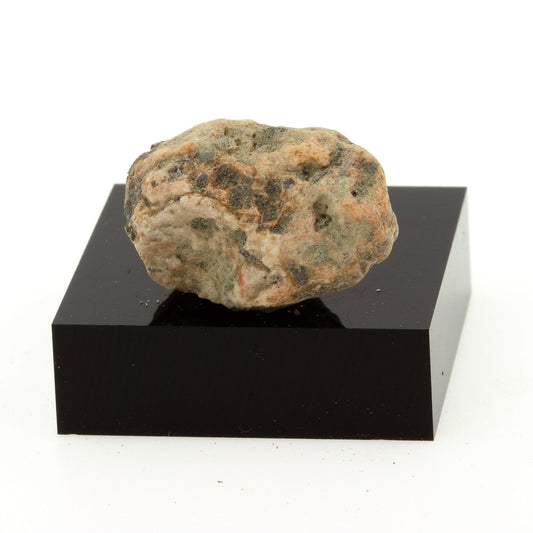 Lamprophyre. 28.1 carats. Grenville, Québec, Canada