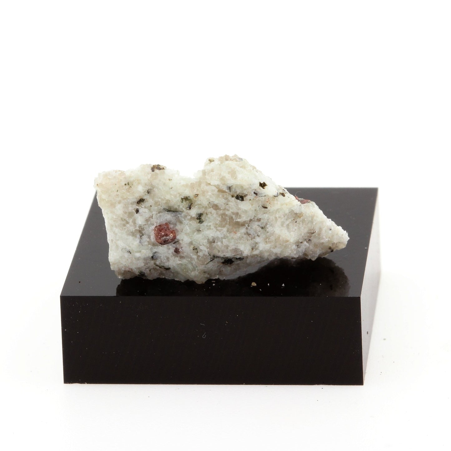 Grenat Schist. 18.1 carats. Willsboro, New York, USA