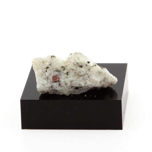 Grenat Schist. 18.1 carats. Willsboro, New York, USA