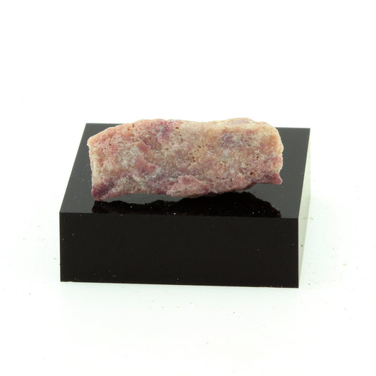 Manganoan Vesuvianite. 13.6 carats. Estrie, Québec, Canada