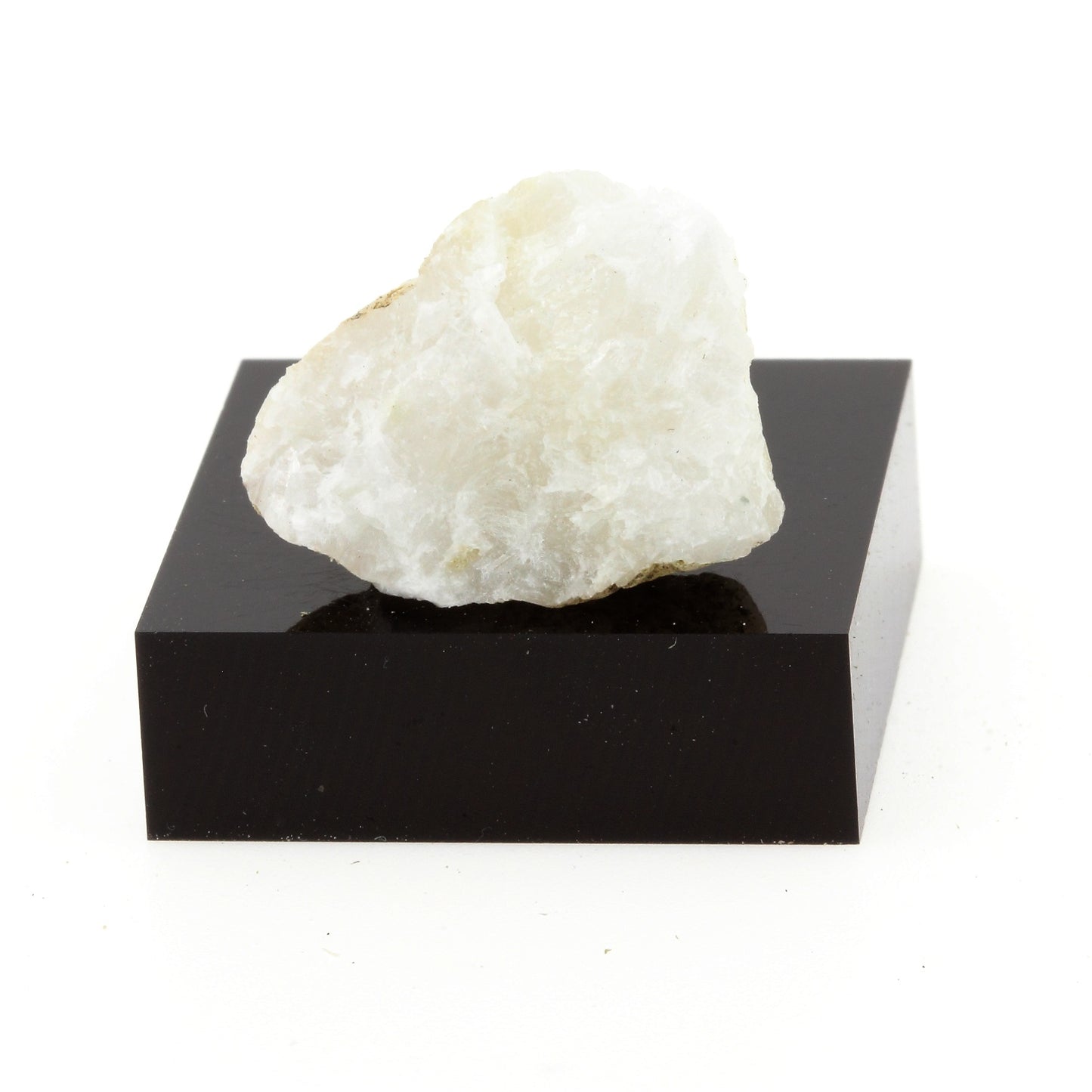 Hydromagnesite. 27.3 carats. Kilmar, Québec, Canada