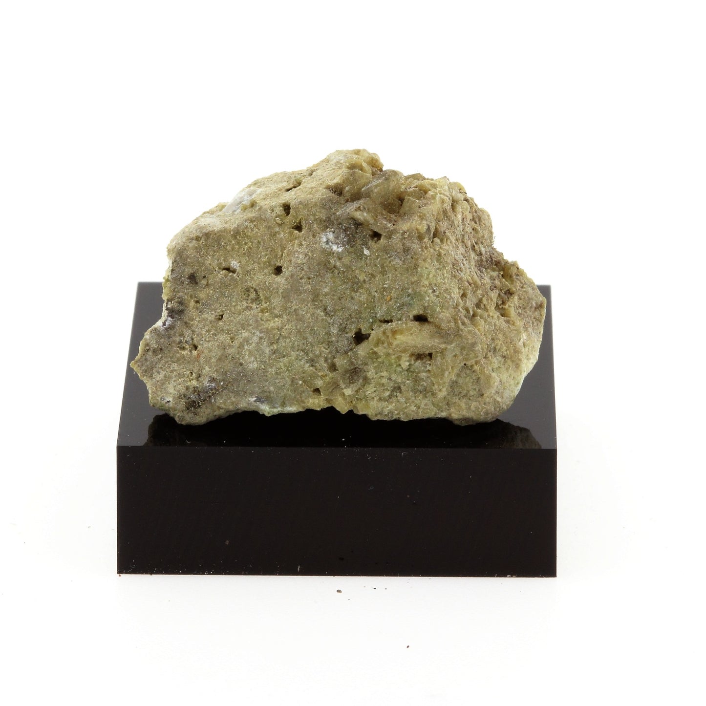 Hellyerite. 42.1 carats. Estrie, Québec, Canada