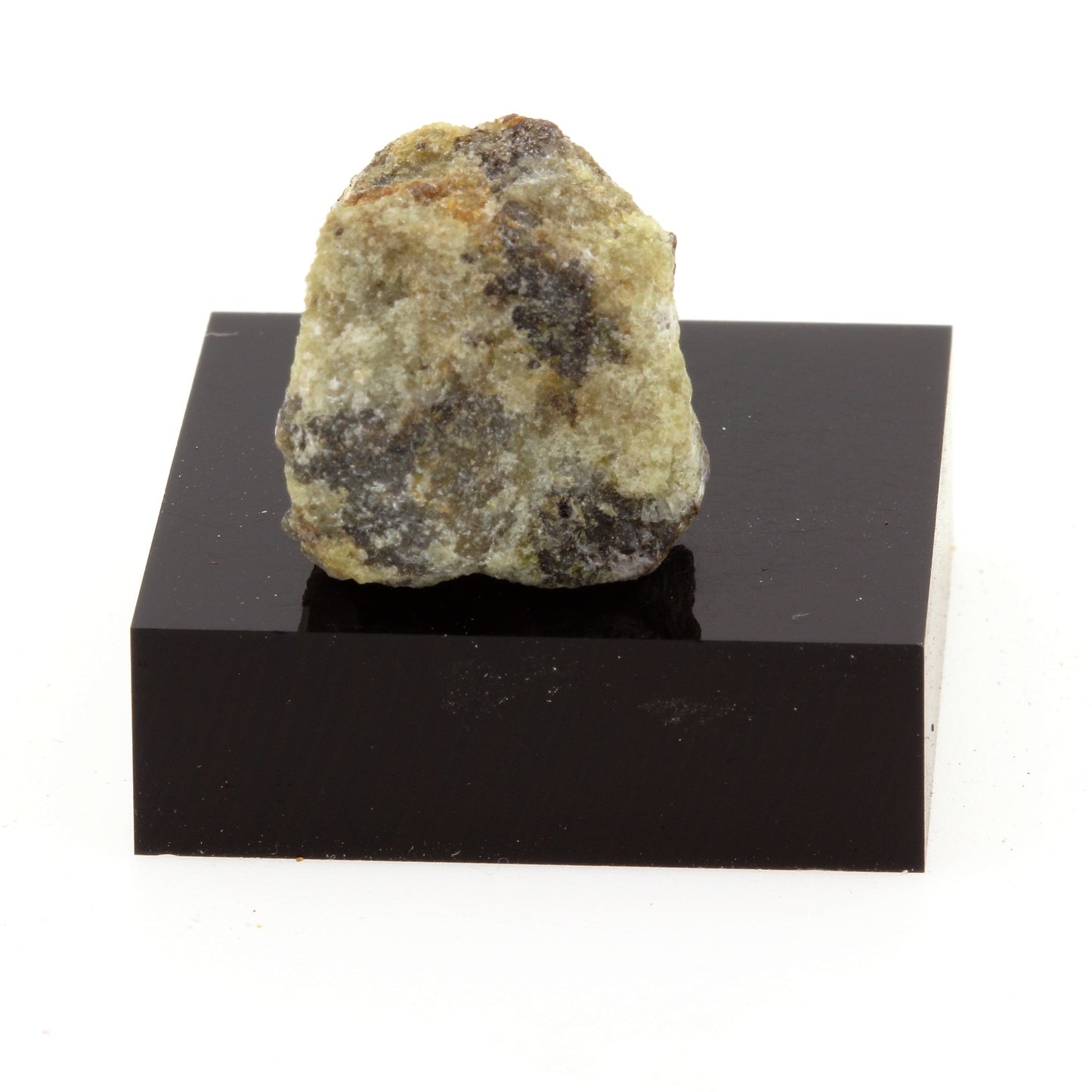 Jacupirangite 27.2 carats. En provenance de Oka, Québec, Canada