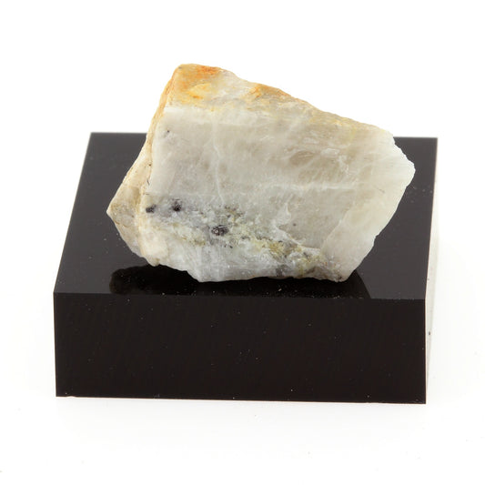 Microcline. 30.5 carats. Buckingham, Québec, Canada