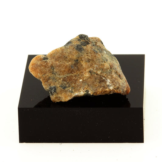 Lamprophyre. 21.5 carats. Grenville, Québec, Canada