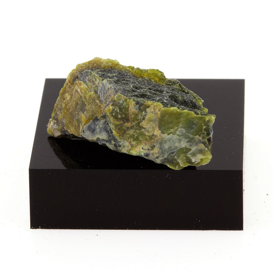 Jenkinsite. 16.9 carats. Thetford Mines, Québec, Canada