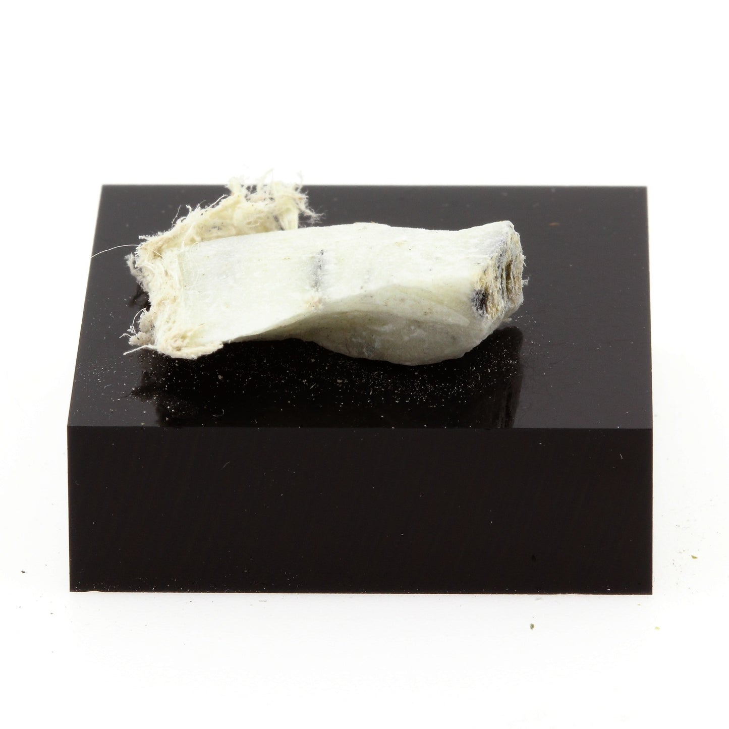 Nemalite, 12.5 carats, Estrie, Québec, Canada